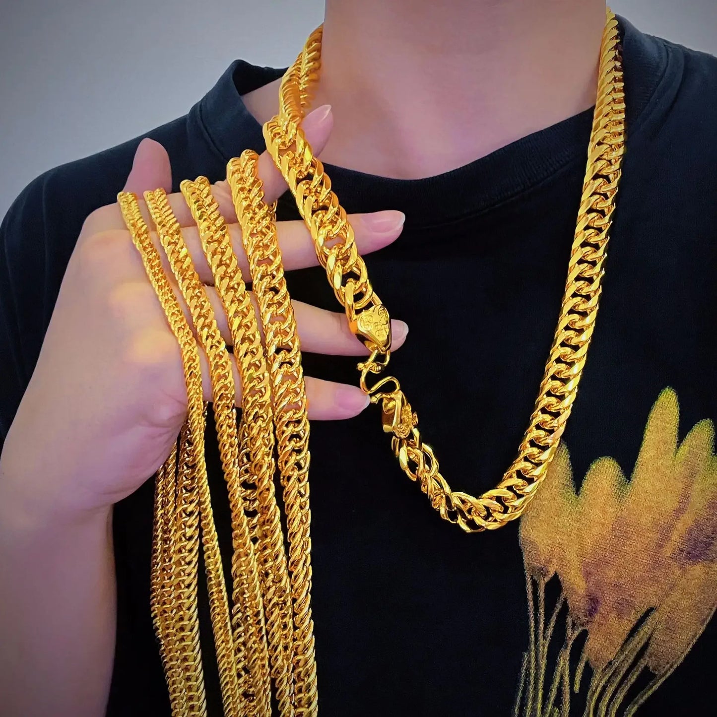 Thick Gold Fu Buckle Boss Necklace